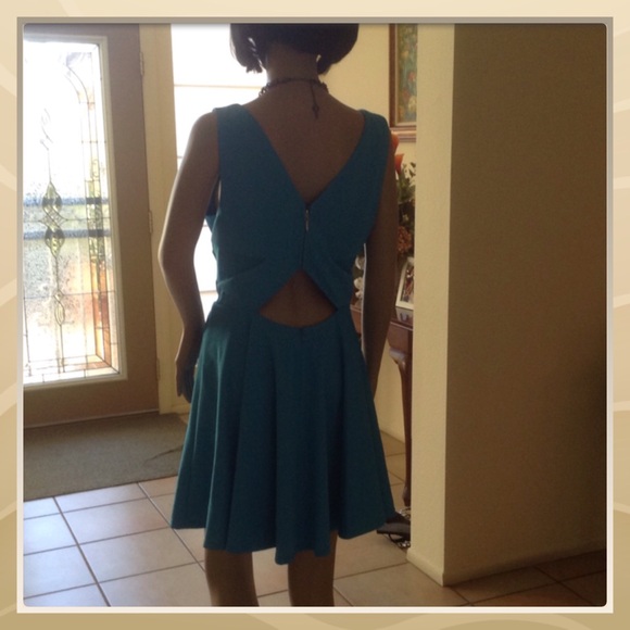 🎀 Clearance Fit&Fkare Ponte Dress by Guess - Picture 4 of 4